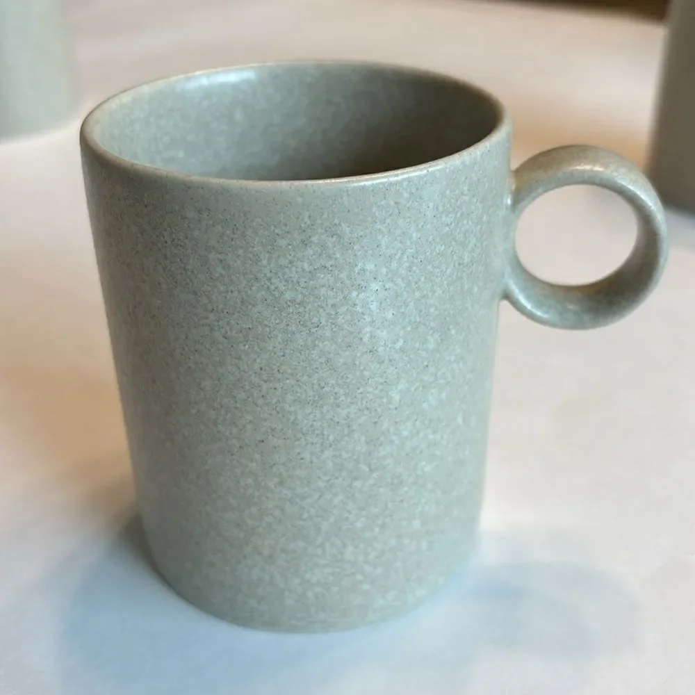 Crate & Barrel Set of 4 Stoneware Coffee Mugs Cups Sand Tan